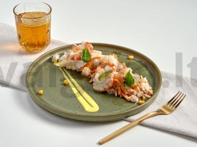 Dietinės salotos su krevetėmis pagrindine nuotrauka