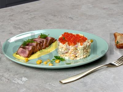 Dietinės salotos su krabų lazdelėmis pagrindine nuotrauka