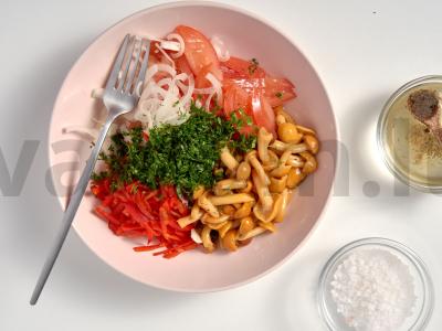 Dietinės salotos su grybais Žingsnis 2