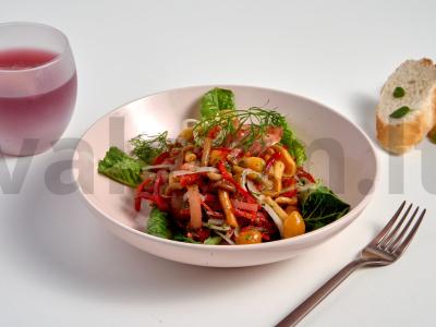 Dietinės salotos su grybais pagrindine nuotrauka