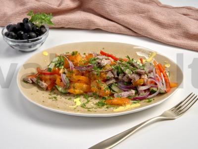 Dietinės jautienos salotos pagrindine nuotrauka