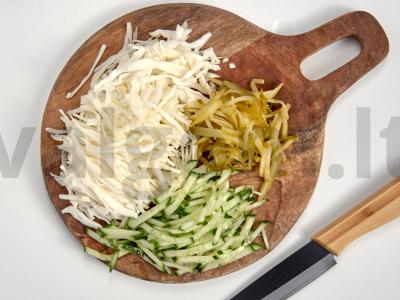 Dietinės salotos su baltagūžiais kopūstais Žingsnis 1