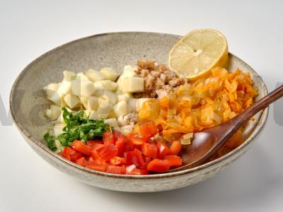 Dietinės žuvies salotos Žingsnis 2