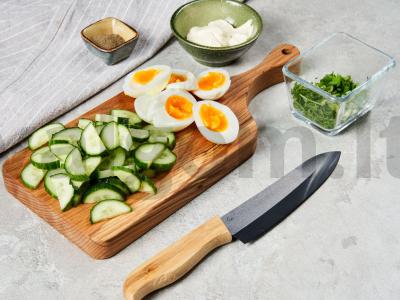 Dietinės salotos su grietine Žingsnis 1