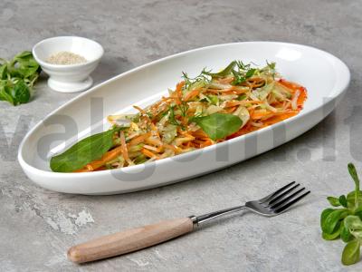 Dietinės salotos su ridikėliais pagrindine nuotrauka