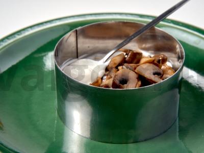 Dietinės salotos su džiovintomis slyvomis Žingsnis 2