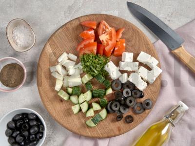 Dietinės salotos su paprikomis Žingsnis 1