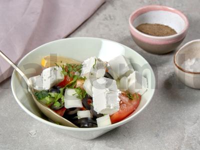 Dietinės salotos su paprikomis Žingsnis 2