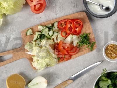 Dietinės salotos su aisbergais. Žingsnis 1