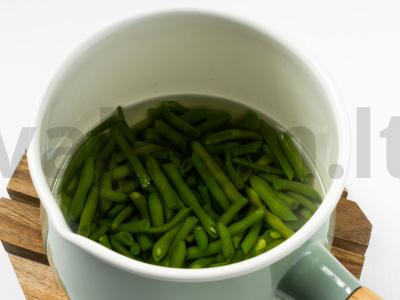 Dietinės salotos su šparaginėmis pupelėmis Žingsnis 1
