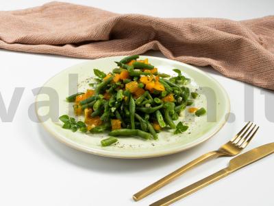Dietinės salotos su šparaginėmis pupelėmis pagrindine nuotrauka