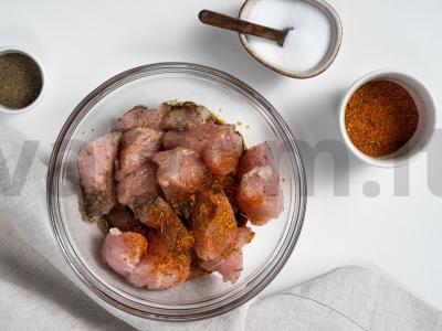 Kalakutiena rankovėje Žingsnis 1