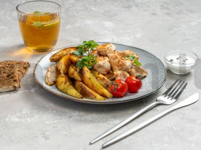 Kalakutiena su prieskoninėmis kriaušėmis pagrindine nuotrauka