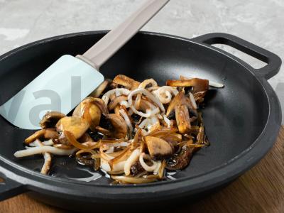 Salotos su kalmarais ir grybais Žingsnis 1