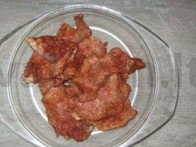 Kiauliena, kepta su grietinės, česnakų padažu ir sūriu Žingsnis 2