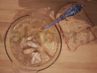 Paprasta vištienos makaronų sriuba pagrindine nuotrauka