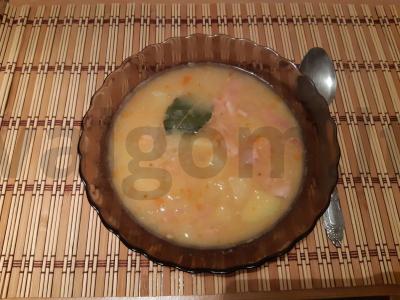 Žirnių sriuba su rūkytu kumpiu pagrindine nuotrauka