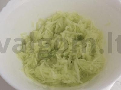 Cukinijų čeburekai su sūrio įdaru Žingsnis 1