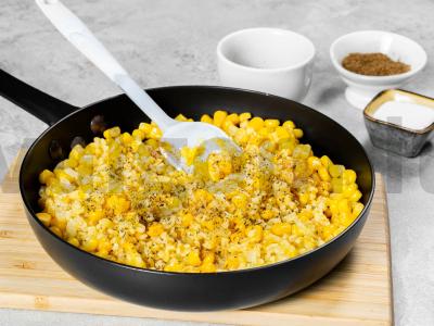 Bulgur su konservuotais kukurūzais Žingsnis 2
