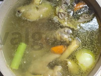 Aromatingi barščiai su salierais, burokėliais ir mėsa Žingsnis 1