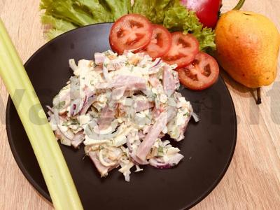 Sultingos salotos su brynza ir kumpiu pagrindine nuotrauka