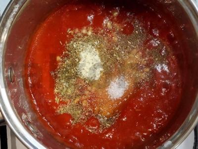 Turtinga pica su rūkyta mėsa ir saulėje džiovintais pomidorais Žingsnis 2