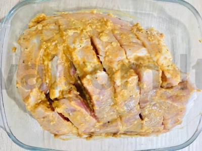 Kiaulienos karbonadas, keptas su pomidorais ir sūriu Žingsnis 1