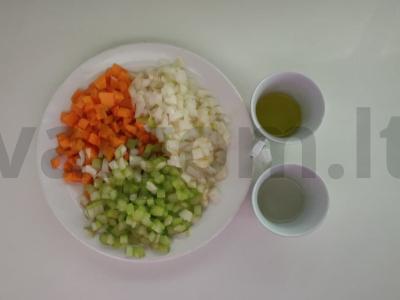 Aromatingas bulguras su kalakutiena keptuvėje Žingsnis 1