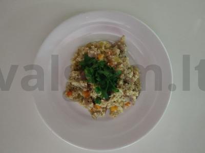 Aromatingas bulguras su kalakutiena keptuvėje pagrindine nuotrauka
