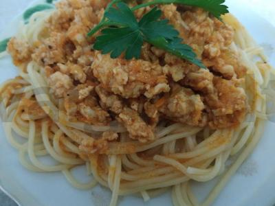 Gardūs makaronai su malta mėsa pagrindine nuotrauka