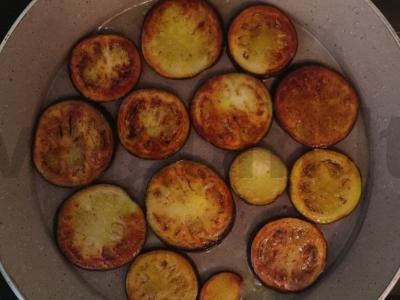 Paprastas baklažanų ir pomidorų užkandis Žingsnis 1