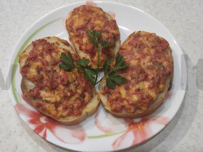 PP užkandis su kumpiu ir duona be plutos pagrindine nuotrauka