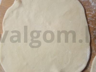 Čeburekai su švelnia vištienos malta mėsa Žingsnis 1