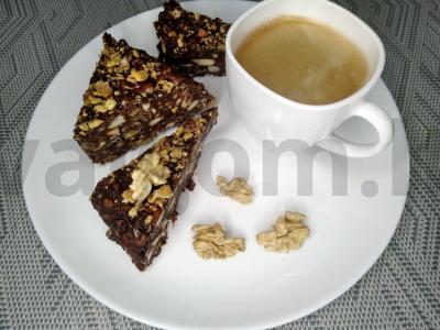 Yummy pyragas su riešutais pagrindine nuotrauka