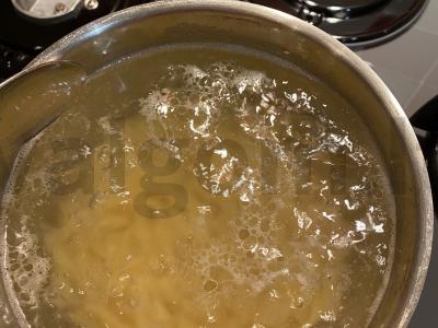 Penne grietinėlės ir sūrio padaže su sūriu Žingsnis 3