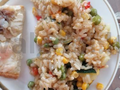 Daržovės su ryžiais pagrindine nuotrauka