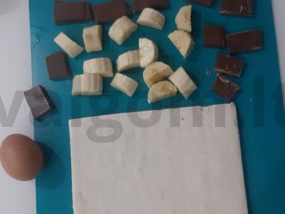 Kruasanai su šokoladu ir bananais Žingsnis 1