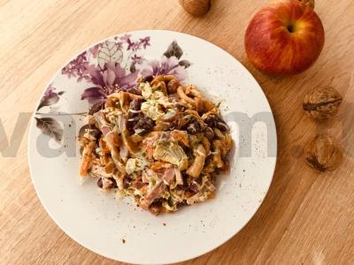 Sveikos grybų ir pupelių salotos pagrindine nuotrauka