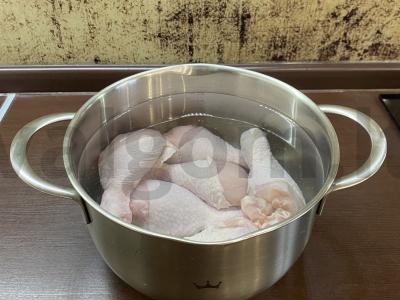 Vištienos sriuba su vermišeliais, žolelėmis ir kiaušiniais Žingsnis 1