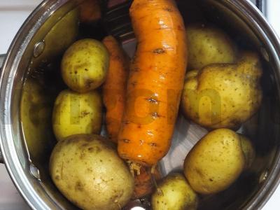 Dietinės salotos su šviežiais grybais Žingsnis 1