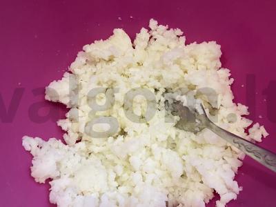 Krabų salotos su paprastais ingredientais Žingsnis 2