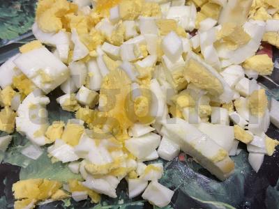 Krabų salotos su paprastais ingredientais Žingsnis 5