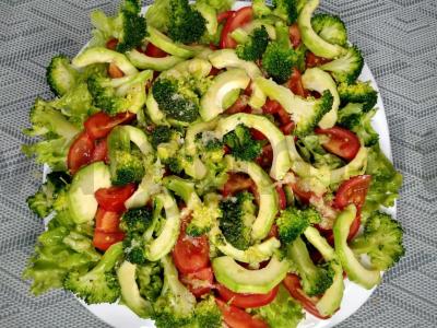 Dietinės jūros gėrybių salotos su krevetėmis pagrindine nuotrauka