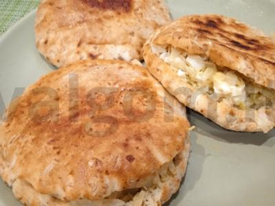 Pilno grūdo pita su kopūstais ir kiaušiniu pagrindine nuotrauka