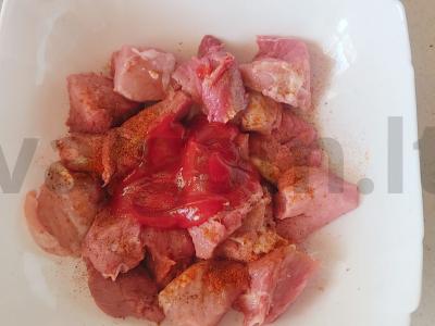 Naminis kiaulienos kebabas mikrobangų krosnelėje Žingsnis 1