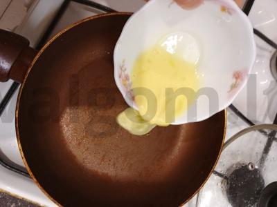 Rausvoji lašiša su omletu Žingsnis 2
