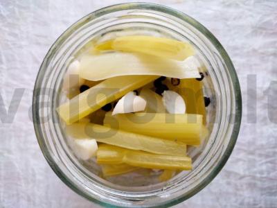 Marinuotų salierų stiebų užkandis Žingsnis 3