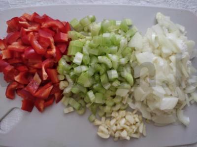 Daržovių vištienos troškinys multicooker įrenginyje Žingsnis 2