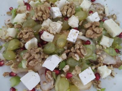 Aštrios salotos su kriauše ir salierais pagrindine nuotrauka