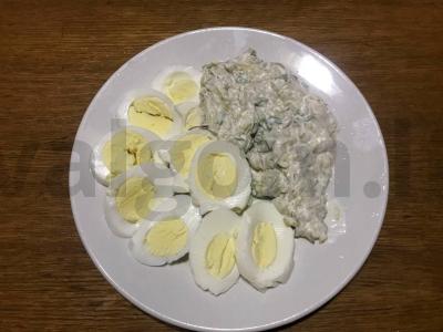 Gardūs kiaušiniai ir padažas pagrindine nuotrauka